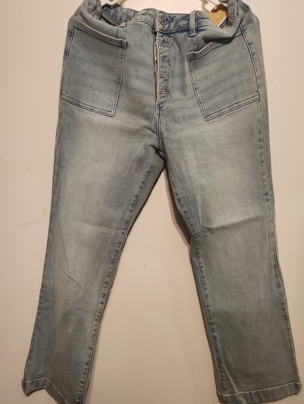 Light Wash Women's Jeans with Front Patch Pockets